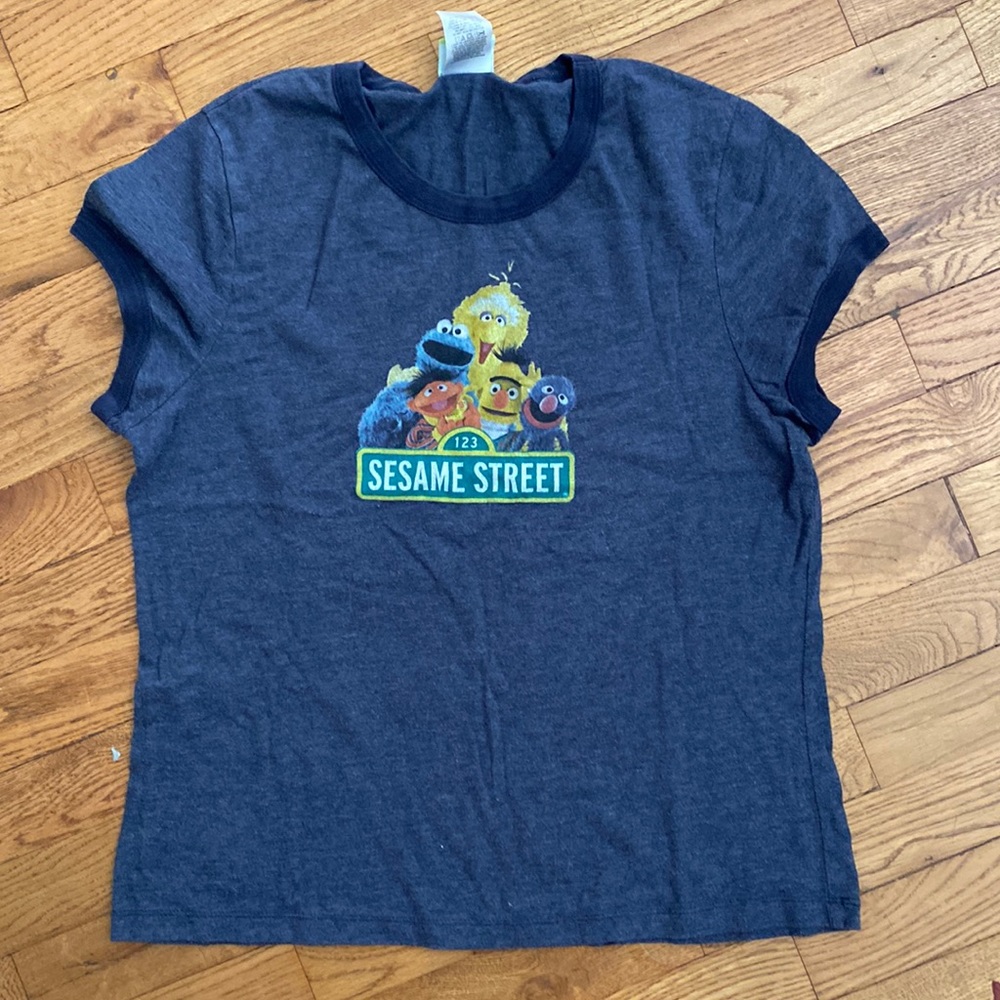 Sesame Street T-shirt. 50% cotton 50% polyester big bird Ernie retro style - Picture 2 of 3